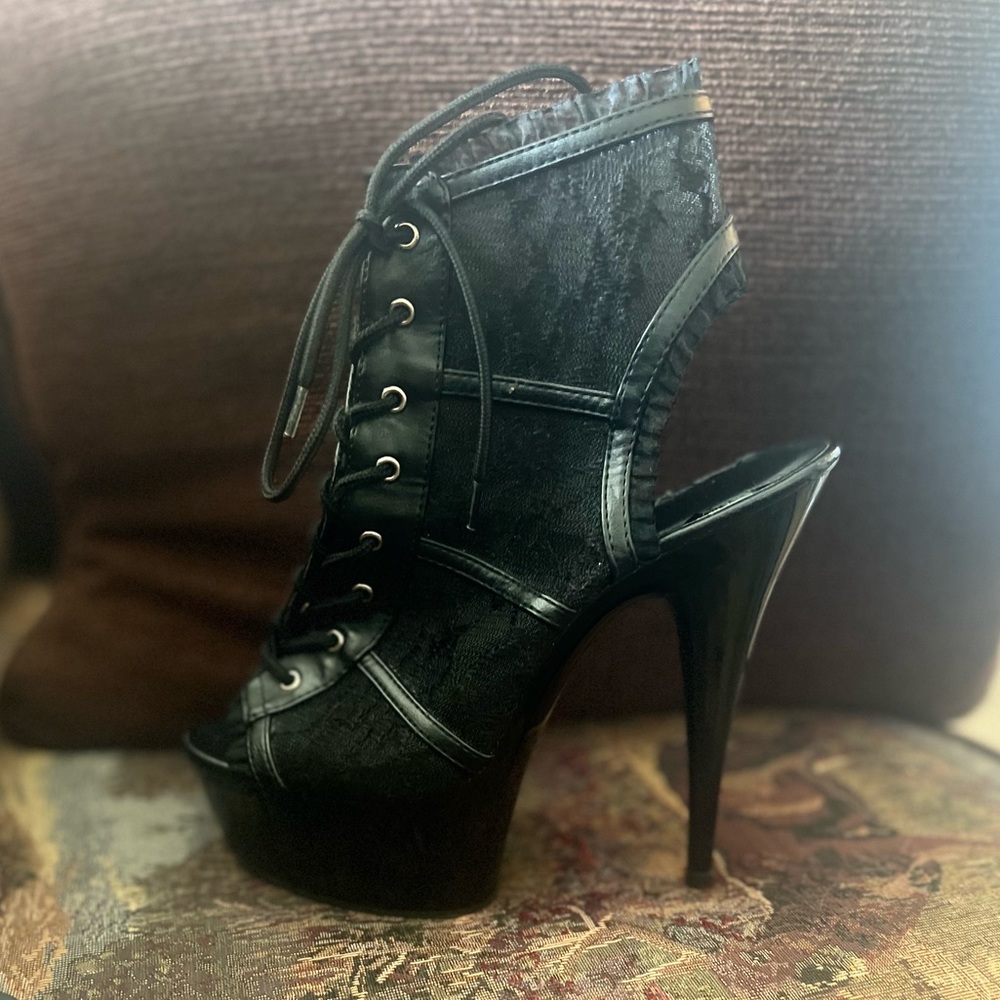 Size 9 Pleaser Dance heels beautiful worn once.
